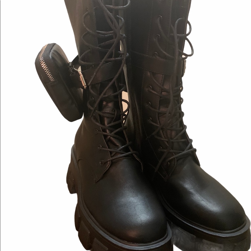 Single  pouch calf lace up hiker boot